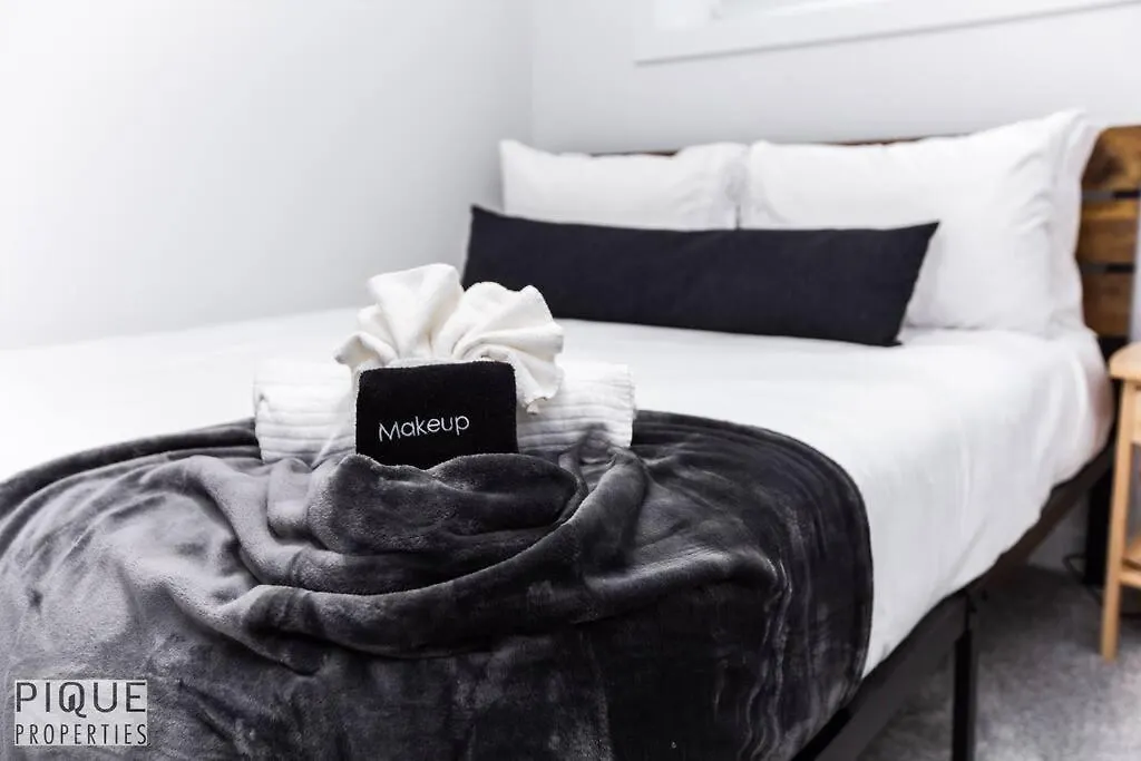 Urbanutopia*Luxury Home*King Bed*Patio/Bbq*Sleep16 Edmonton 0*,